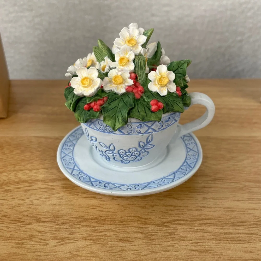 Avon December Narcissus Flower of the Month Teacup Musical Figurine Blue White